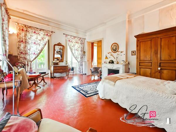 Appartement bourgeois d'exception de 284 m² avec terrasse, balcon filant et vue sur le parc