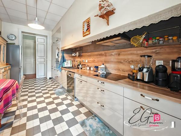 Appartement bourgeois d'exception de 284 m² avec terrasse, balcon filant et vue sur le parc
