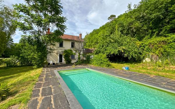 Maison à vendre    4 pièces •  Neuvic