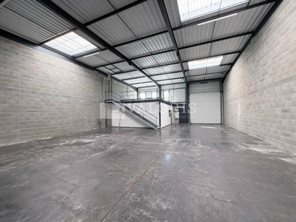 Local d’activités de 299m² à 618m² à la location