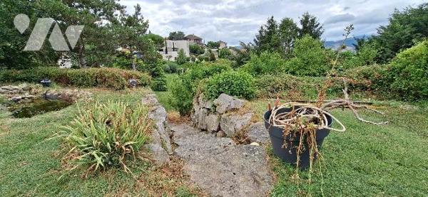 A Saint-Chamond, maison individuelle et terrain constructible.