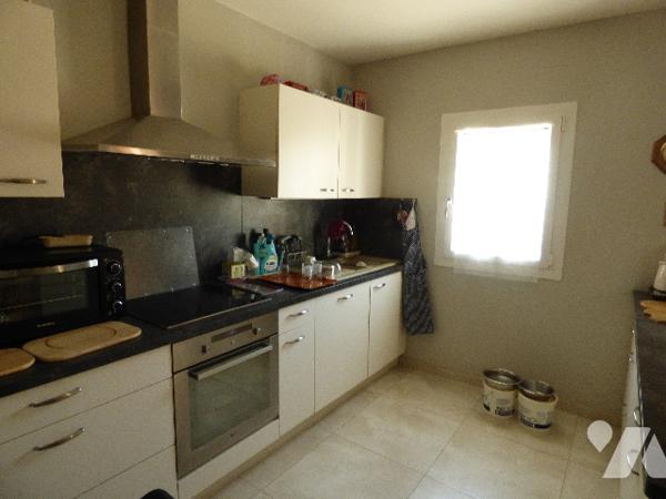 Nyons, appartement T2 en RDC, avec jardin privatif de 102m2, vendu avec un  garage dans copropriété,