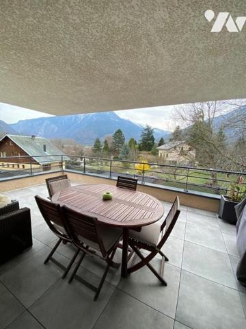 Appartement avec terrasse et vue montagne
