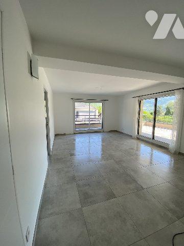 Appartement avec terrasse et vue montagne