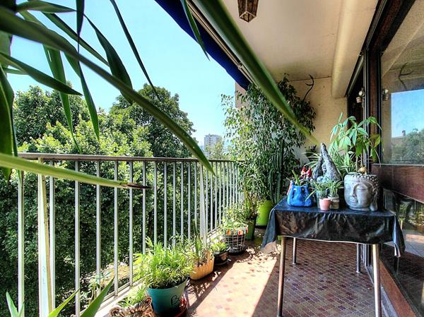 Appartement Chambéry 4 pièces 90 m2 avec balcon, Place de Parking et Double Cave