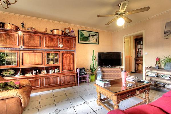 Appartement Chambéry 4 pièces 90 m2 avec balcon, Place de Parking et Double Cave