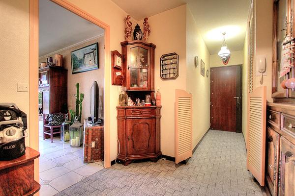 Appartement Chambéry 4 pièces 90 m2 avec balcon, Place de Parking et Double Cave