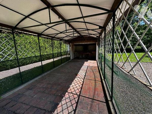 EXCLUSIVITE
Proche toutes commodités, maison bourgeoise comprenant une entrée desservant une s...