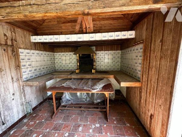 EXCLUSIVITE
Proche toutes commodités, maison bourgeoise comprenant une entrée desservant une s...