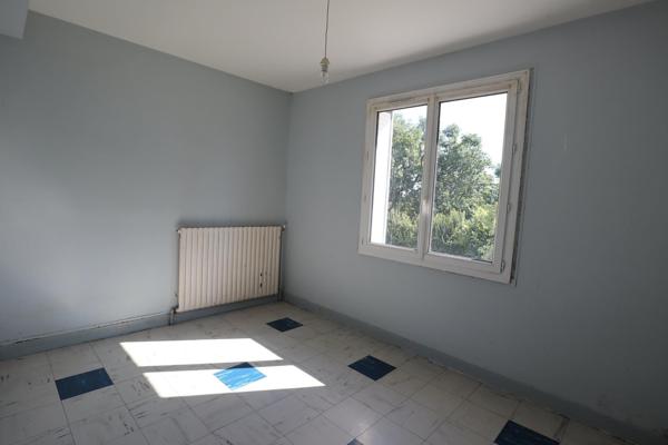 Maison 3 chambres avec garage sur terrain 920 m2
