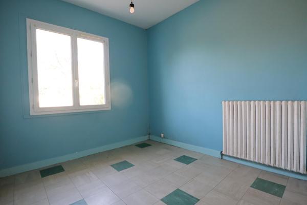 Maison 3 chambres avec garage sur terrain 920 m2