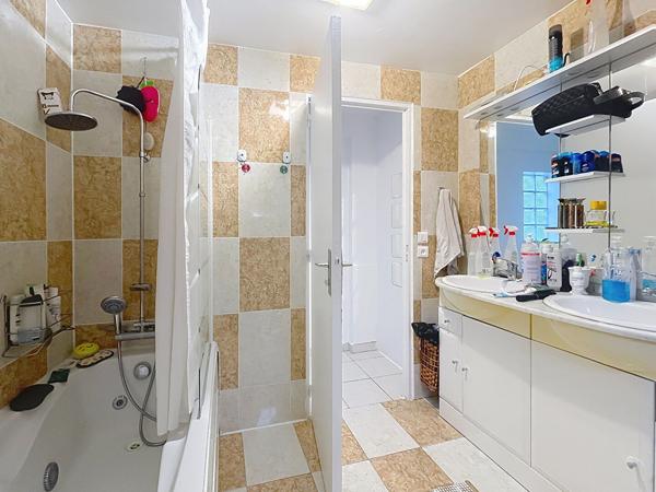 Ensemble immobilier de deux maisons jumelées