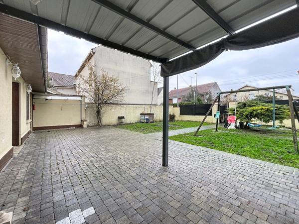 Ensemble immobilier de deux maisons jumelées