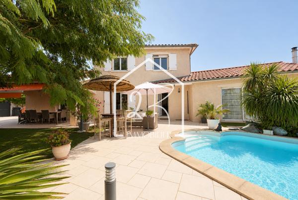 Maison individuelle 126 m² avec garage et piscine