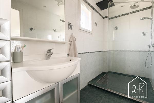 Maison individuelle 126 m² avec garage et piscine