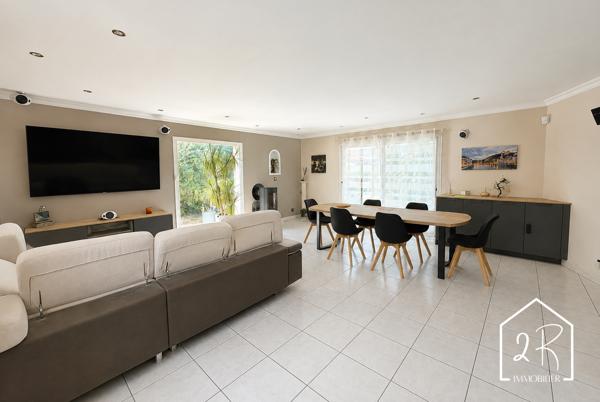 Maison individuelle 126 m² avec garage et piscine