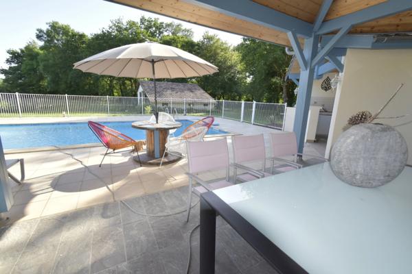 PROCHE DAX ( 5 mn ) - ANCIEN CORPS DE FERME RENOVE DU XVIII° - DEPENDANCES - PISCINE