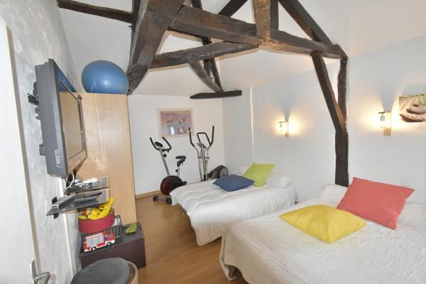 PROCHE DAX ( 5 mn ) - ANCIEN CORPS DE FERME RENOVE DU XVIII° - DEPENDANCES - PISCINE