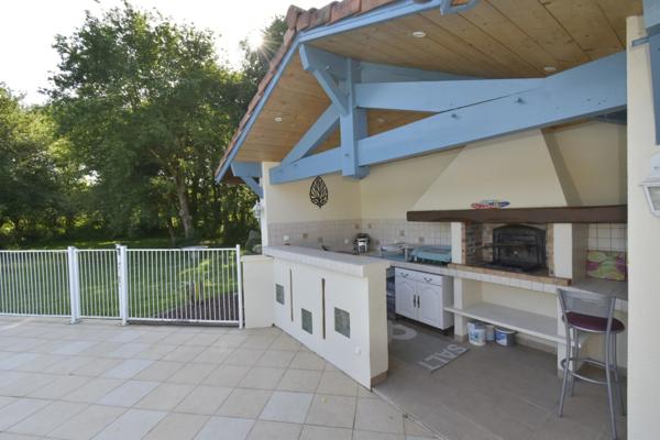 PROCHE DAX ( 5 mn ) - ANCIEN CORPS DE FERME RENOVE DU XVIII° - DEPENDANCES - PISCINE