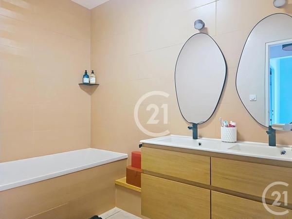 Appartement F5 à vendre  5 pièces - 110,70 m 2   LAGNIEU  - 01