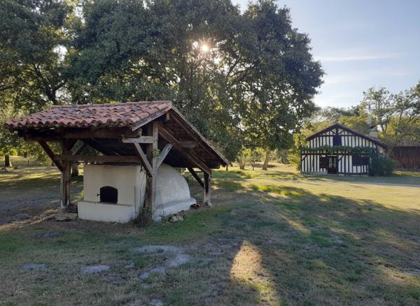 Authentique ferme landaise rénovée 8 pièces de 198 m² à Vert
