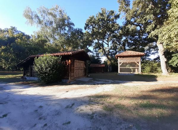 Authentique ferme landaise rénovée 8 pièces de 198 m² à Vert