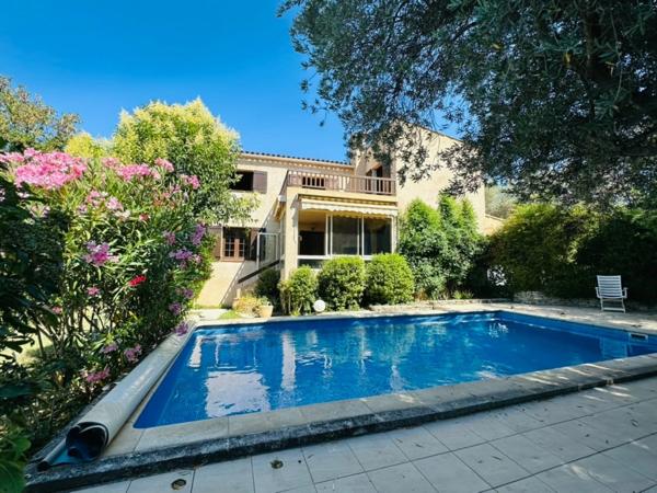 Maison familiale 6 chambres – 159 m² – Jardin, garage, terrasse et vue