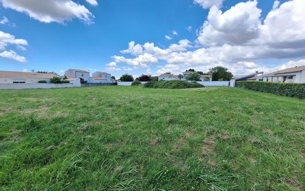 Terrain à vendre    Médis