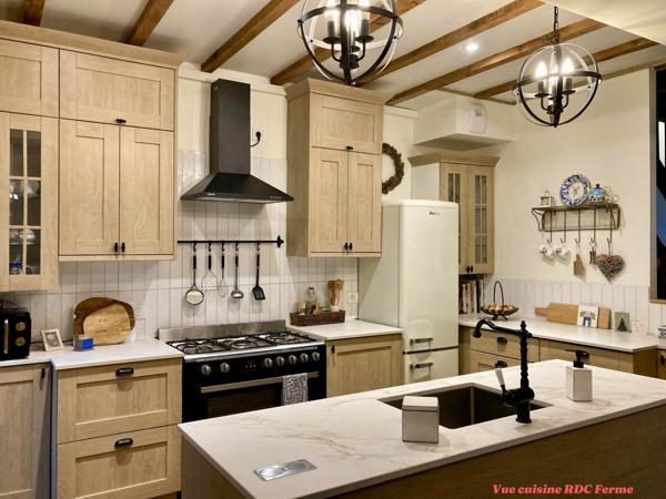 Ferme et grange des années 1950 rénovées en maison d'habitation et gîte haut de gamme; idéales pour investisseurs ou familles recherchant calme et confort