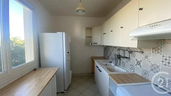 Appartement T4 à vendre  4 pièces - 86,50 m 2   ST FONS  - 69