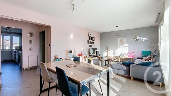 Appartement T4 à vendre  4 pièces - 86,50 m 2   ST FONS  - 69