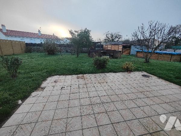 Maison de plain-pied - 90m² située dans le bourg de SAINT CRESPIN SUR MOINE