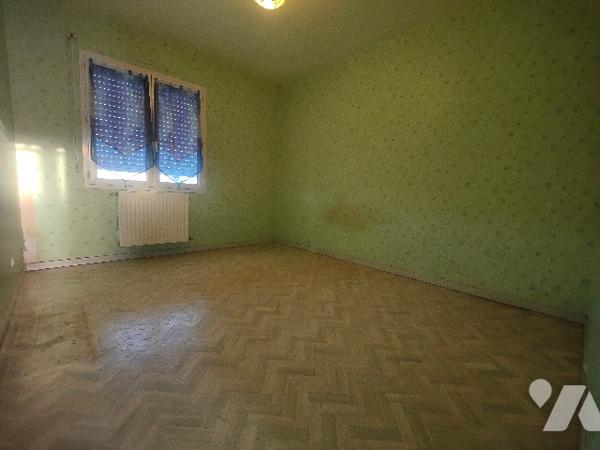 Maison de plain-pied - 90m² située dans le bourg de SAINT CRESPIN SUR MOINE