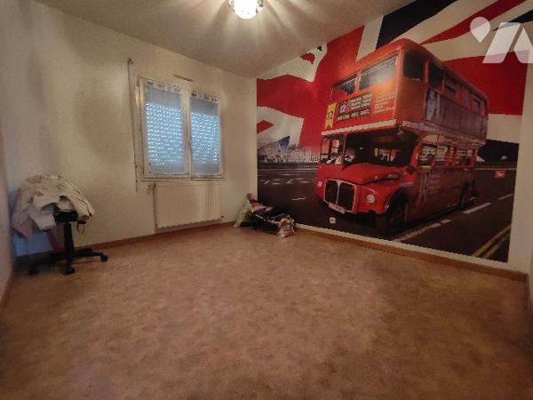 Maison de plain-pied - 90m² située dans le bourg de SAINT CRESPIN SUR MOINE