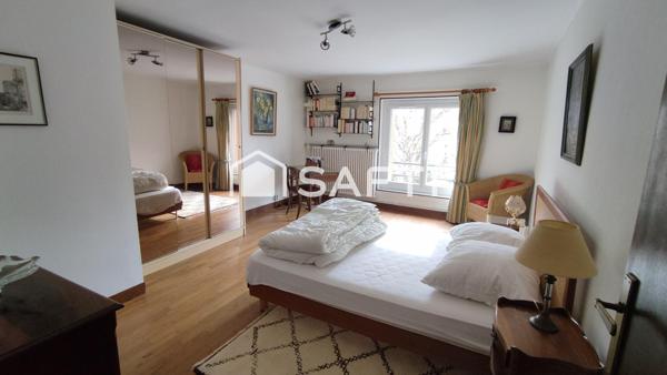 Maison familiale avec double accès – 8 pièces