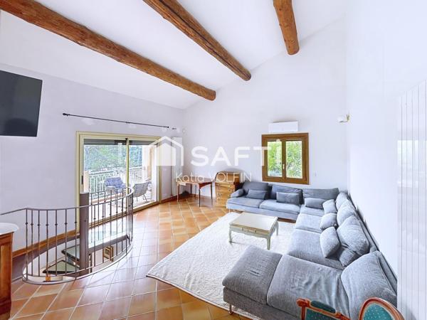 Maison spacieuse avec beau potentiel d'aménagement