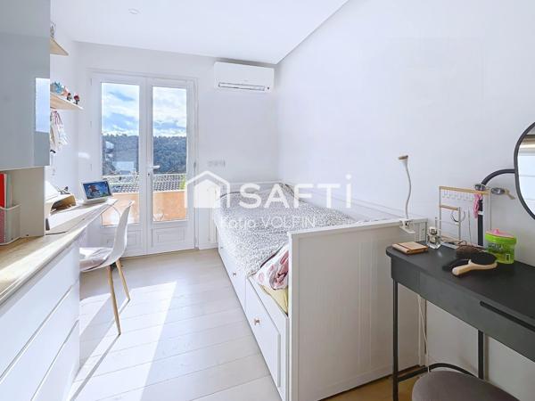 Maison spacieuse avec beau potentiel d'aménagement