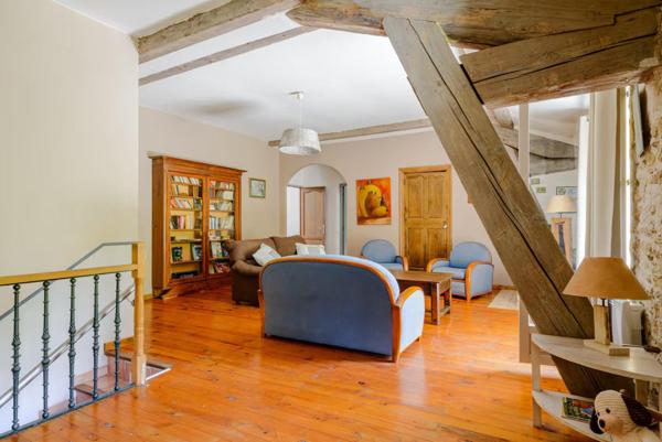 Gîte + Maison d'habitation 364m² sur terrain de 826m² avec piscine chauffée et garade de 190m²