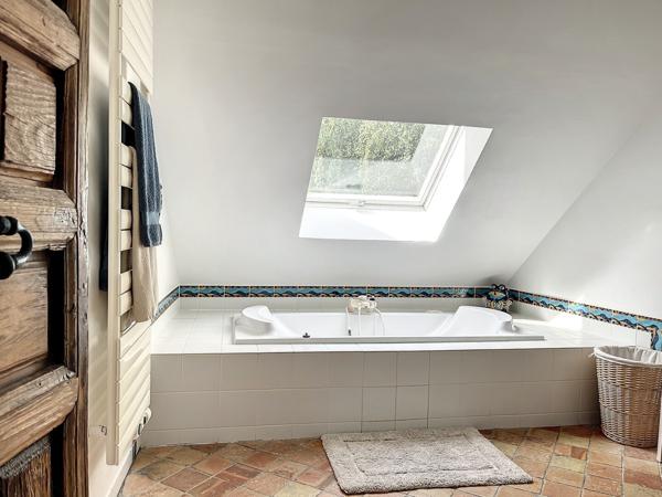 Propriété de caractère 200m² et dépendance