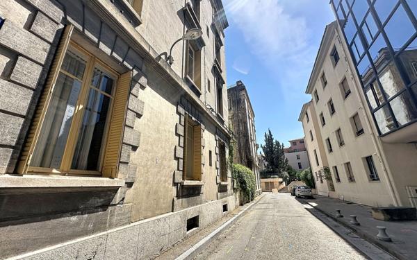 Appartement à vendre    5 pièces •  Avignon