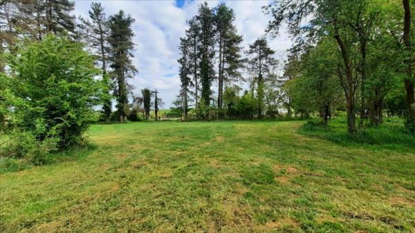 Terrain à Batir à vendre à Valençay dans l'Indre (36600), ref : 021/1530