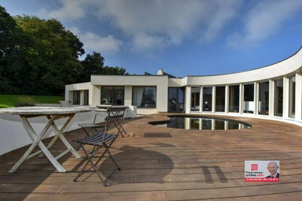 Maison d'architecte  de plain pied de 260 m2 en centre ville