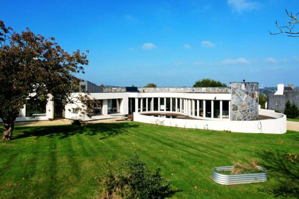 Maison d'architecte  de plain pied de 260 m2 en centre ville