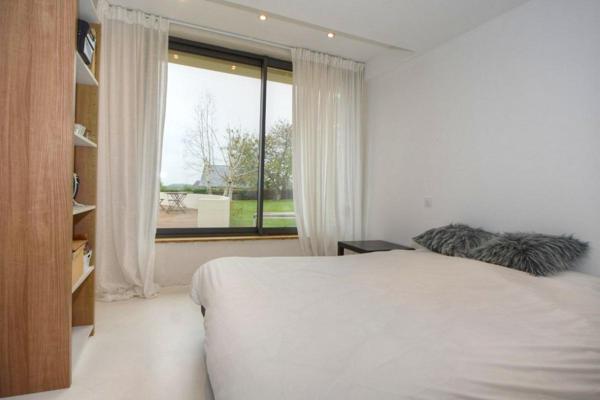 Maison d'architecte  de plain pied de 260 m2 en centre ville