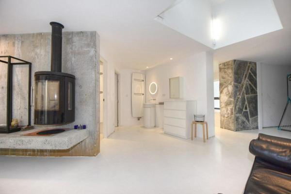 Maison d'architecte  de plain pied de 260 m2 en centre ville