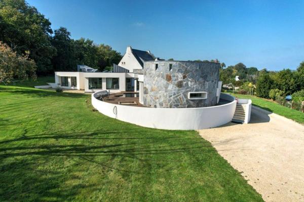 Maison d'architecte  de plain pied de 260 m2 en centre ville