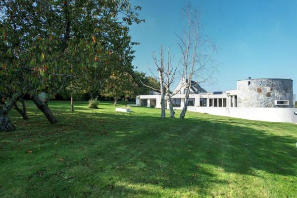 Maison d'architecte  de plain pied de 260 m2 en centre ville