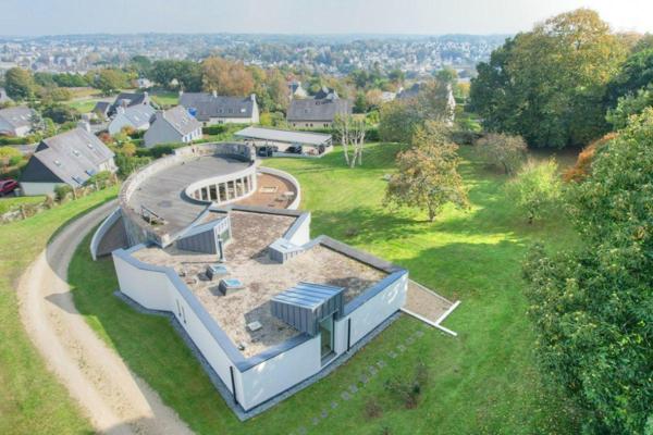 Maison d'architecte  de plain pied de 260 m2 en centre ville