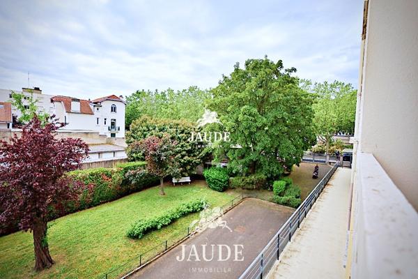 À vendre à Chamalieres, au centre, au premier étage avec balcon, cave et garage. Détails des diagnostics énergétiques