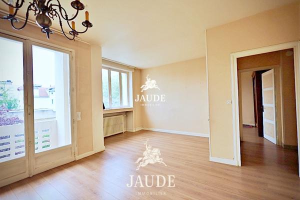 À vendre à Chamalieres, au centre, au premier étage avec balcon, cave et garage. Détails des diagnostics énergétiques